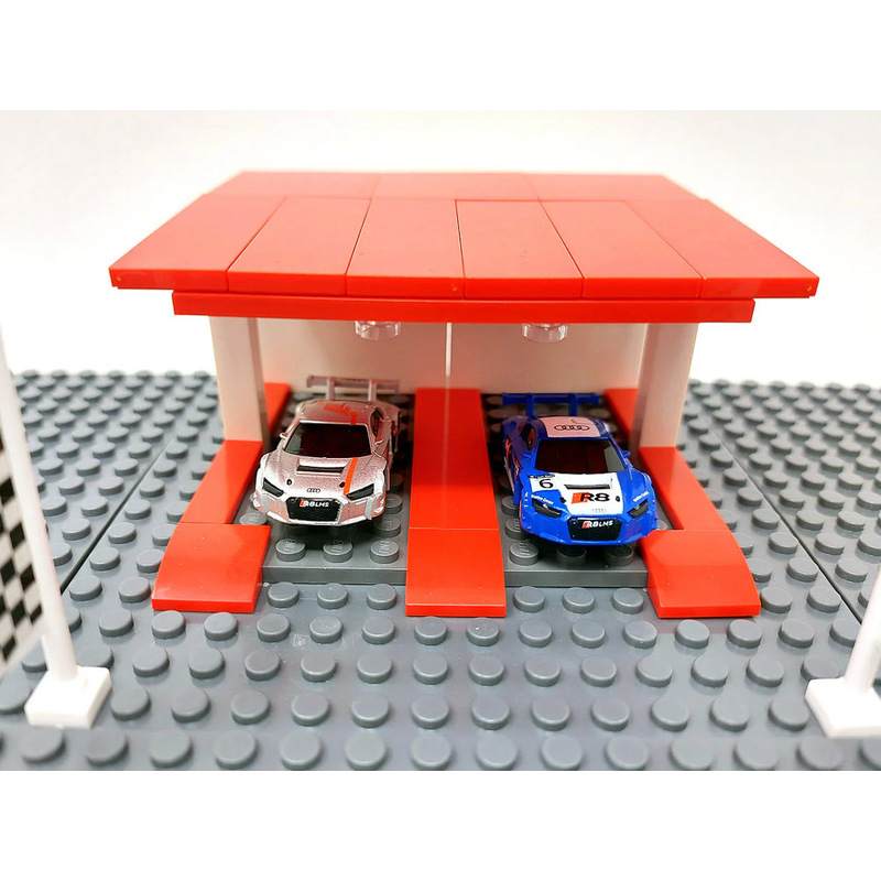 Kaugjuhitav võistlusrada kahe Audi autoga
