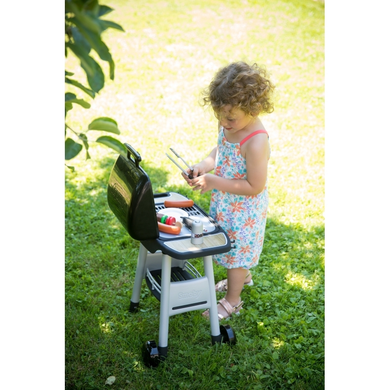 Laste grillimine õues