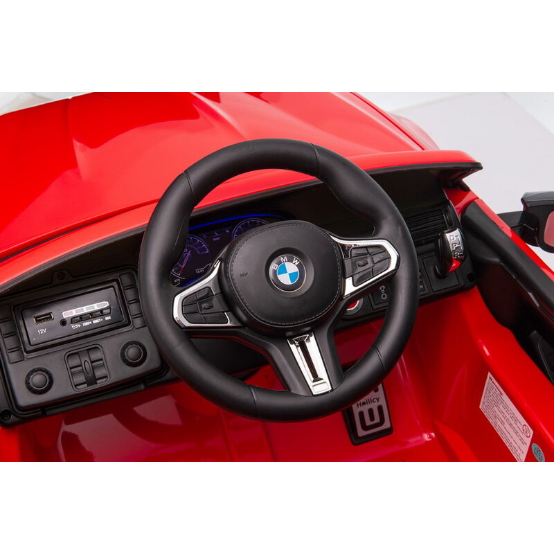 BMW M5 elektriauto valikulise platvormiga, lakitud punane
